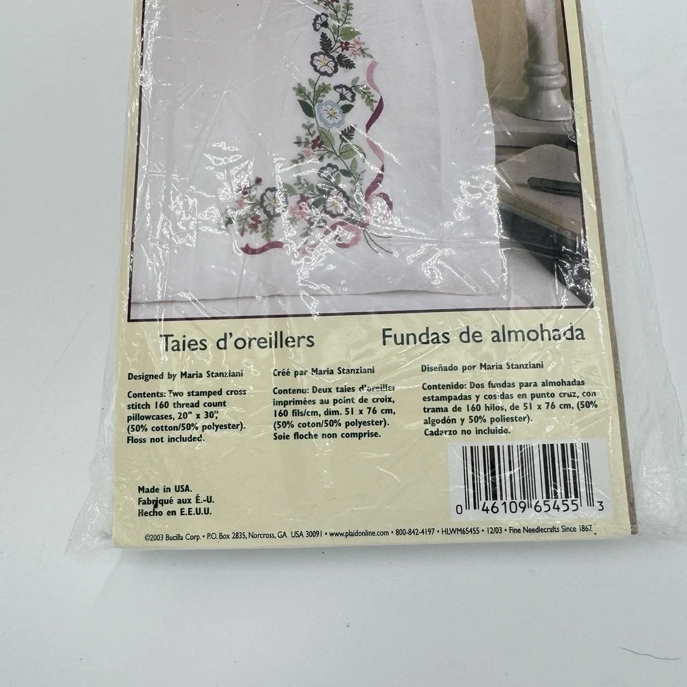 VTG Bucilla Stitchers Gallery Stamped Cross Stitch Two Pillowcases‎ Kit Bouquet